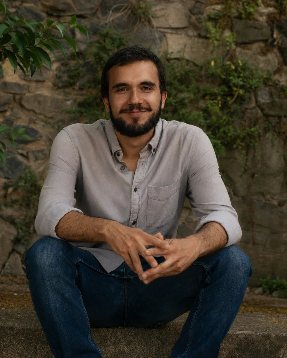 Vasco on a Beja street, mid-conversation